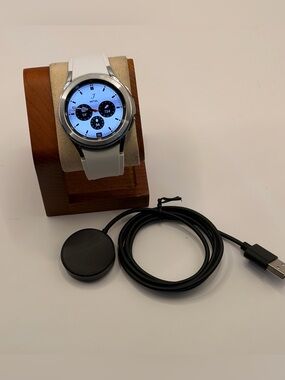 Samsung Galaxy Watch 4 Classic, Excellent, charger Included, 42mm, tested